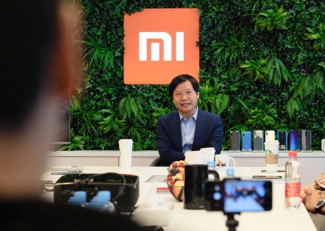 El CEO de Xiaomi ha hecho lo impensable en China: decirle a sus clientes con prisa que compren coches de la competencia